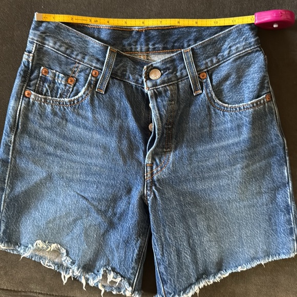 Levi’s 501 Shorts - Picture 4 of 5